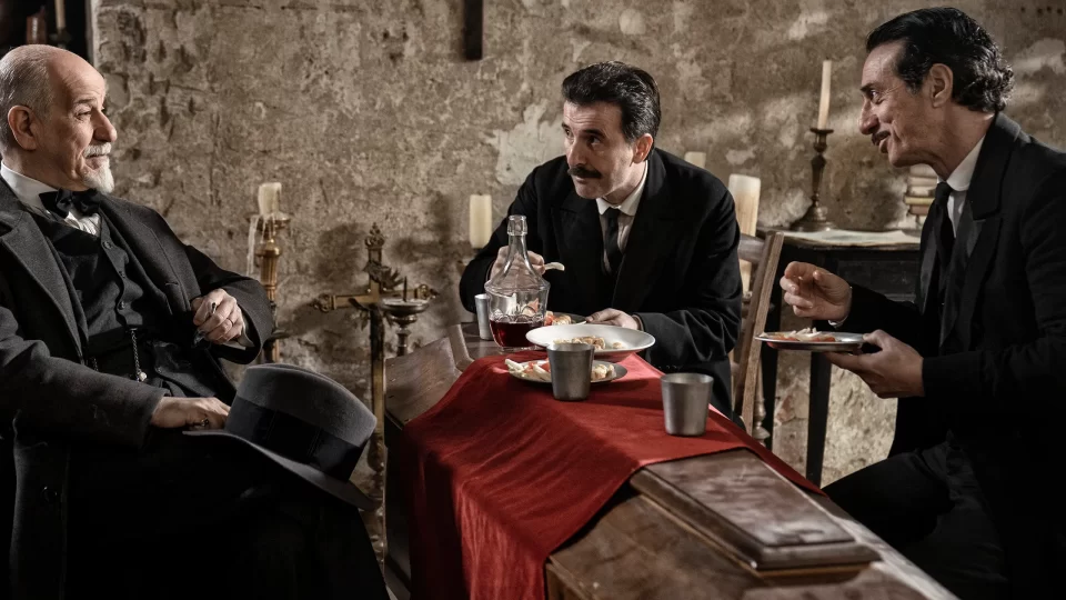 La stranezza: Servillo, Ficarra e Picone in una scena del film